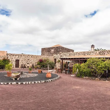 Rural Restaurante Mahoh منزل ريفي